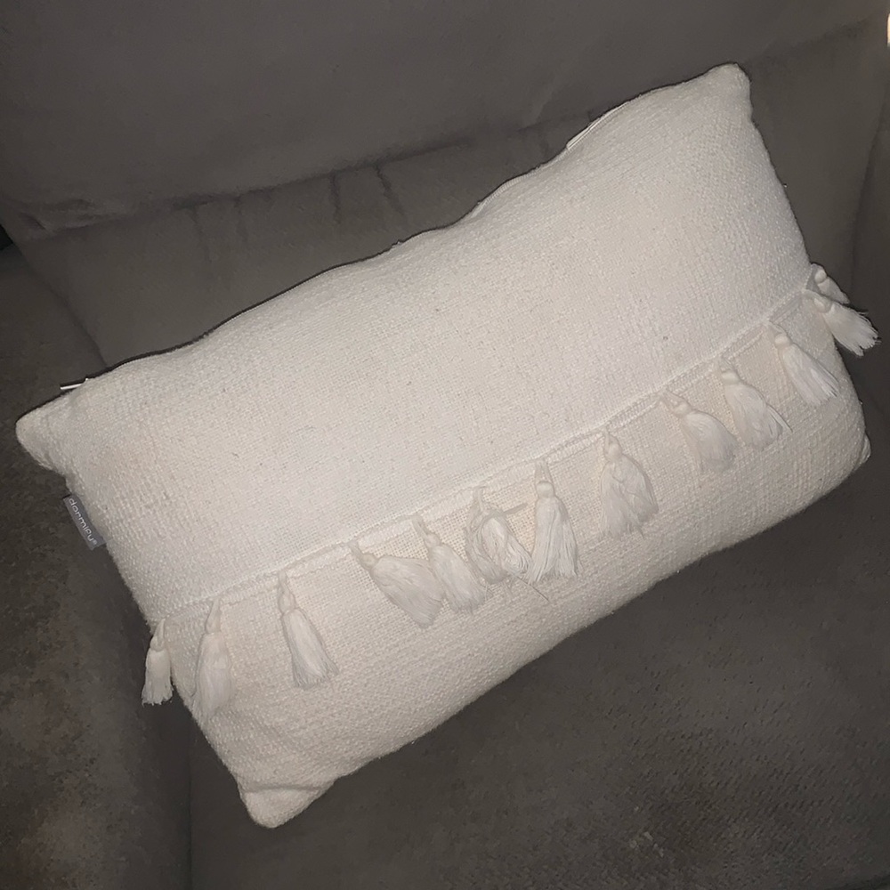 Dormify accent pillow  